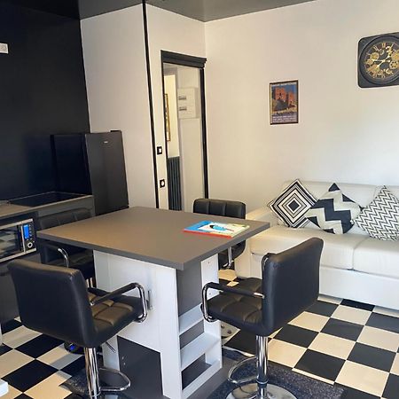 Avenue De La Gare Bed and Breakfast Riscle Buitenkant foto