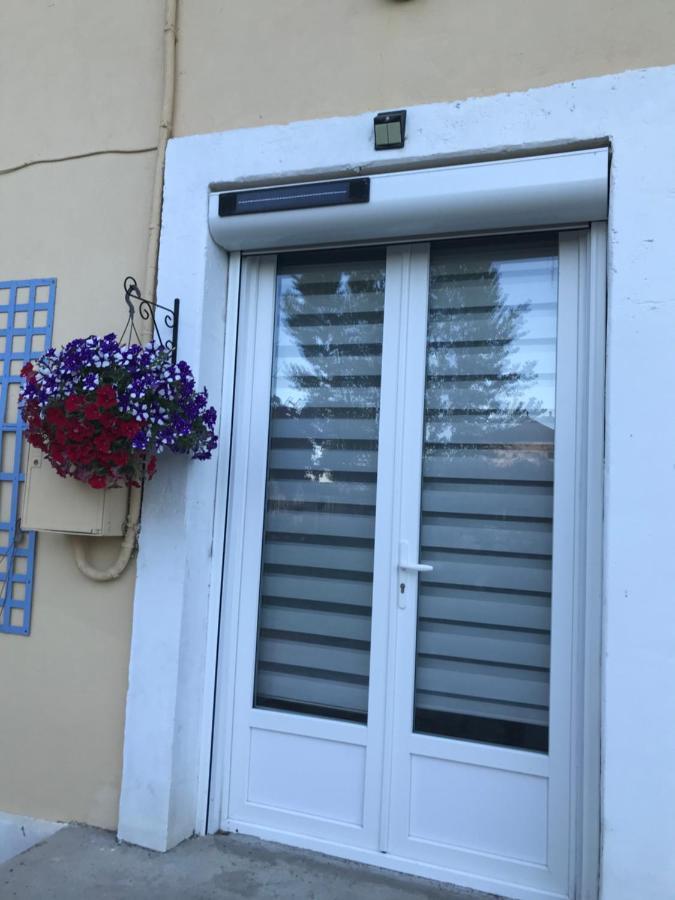 Avenue De La Gare Bed and Breakfast Riscle Buitenkant foto