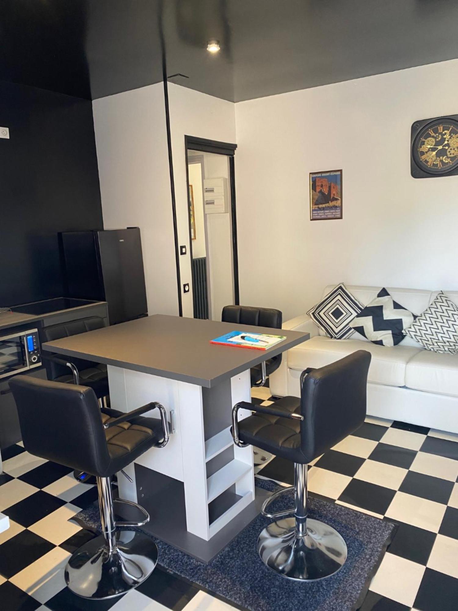 Avenue De La Gare Bed and Breakfast Riscle Buitenkant foto