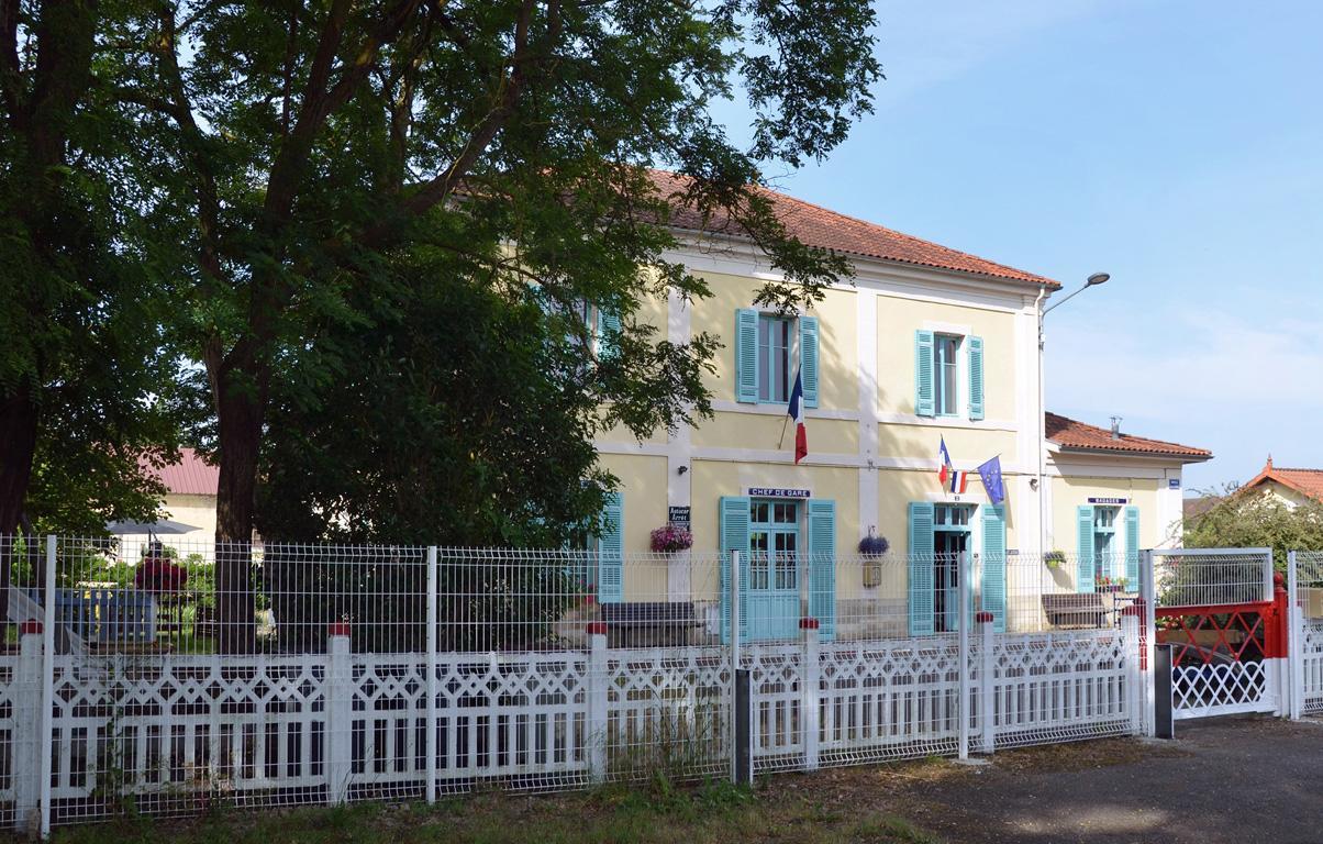 Avenue De La Gare Bed and Breakfast Riscle Buitenkant foto
