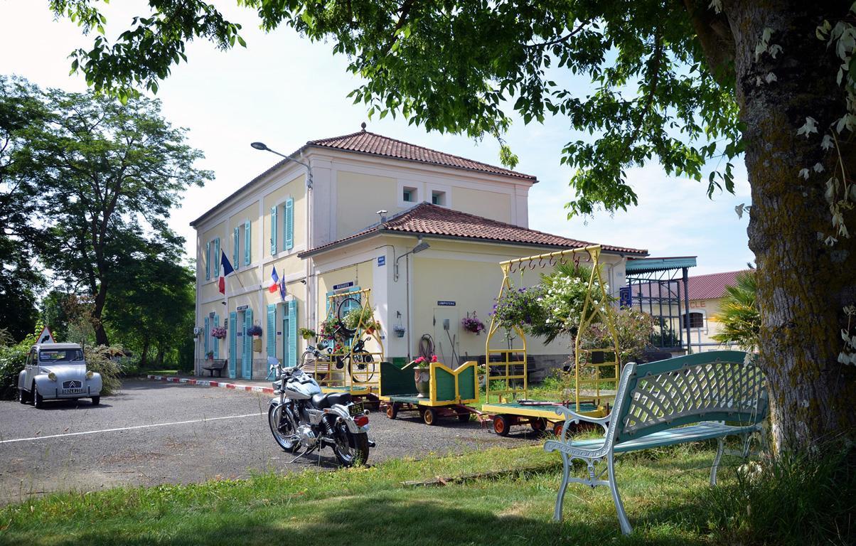 Avenue De La Gare Bed and Breakfast Riscle Buitenkant foto