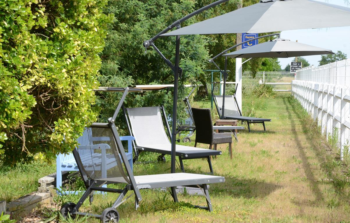 Avenue De La Gare Bed and Breakfast Riscle Buitenkant foto