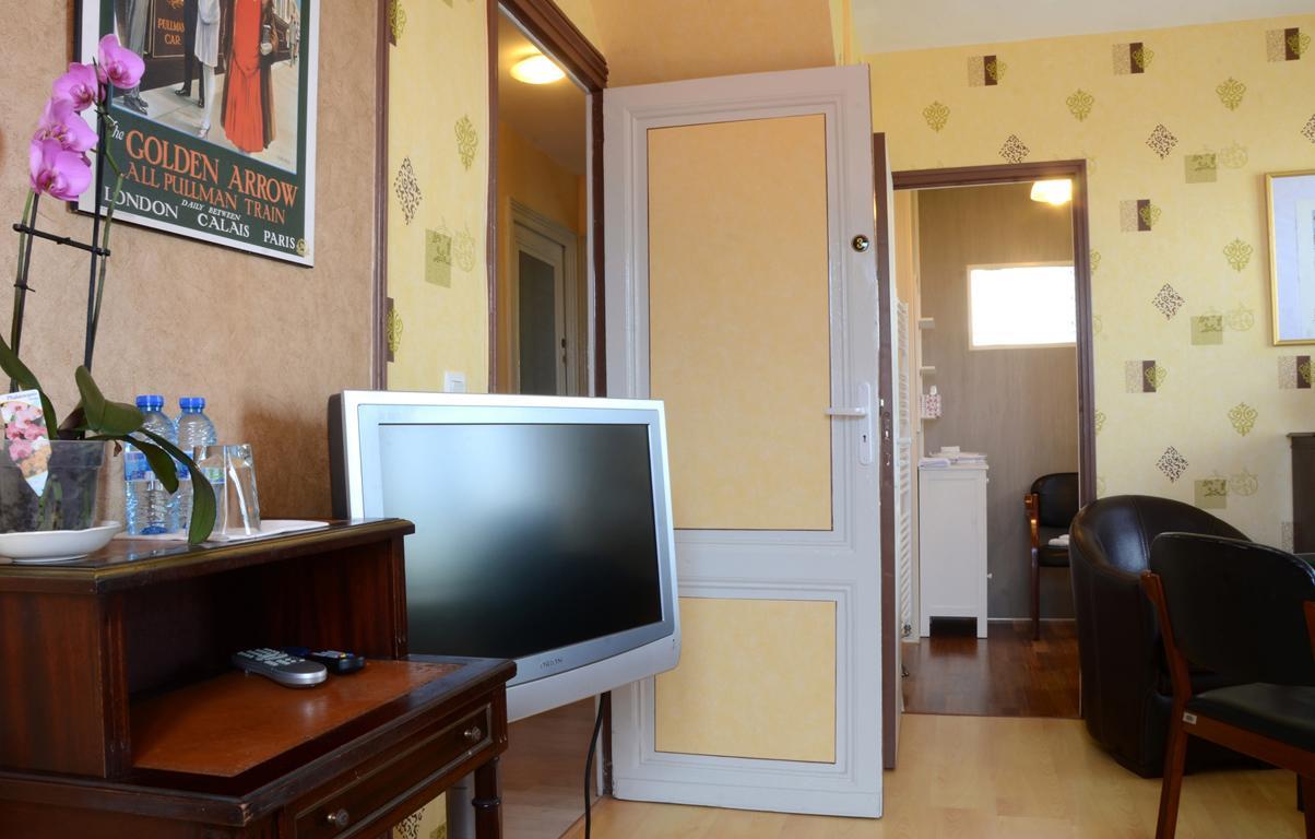 Avenue De La Gare Bed and Breakfast Riscle Buitenkant foto