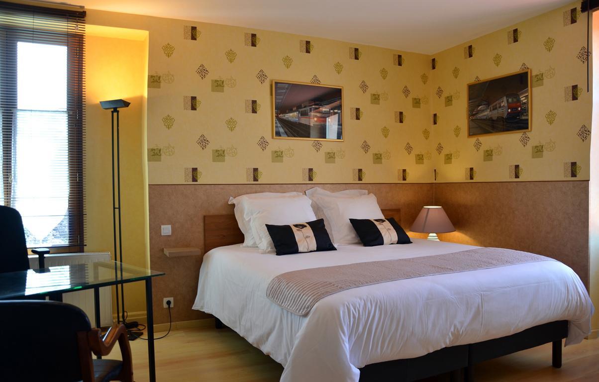 Avenue De La Gare Bed and Breakfast Riscle Buitenkant foto