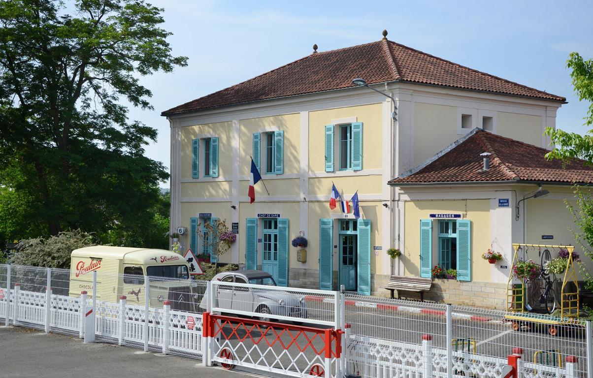 Avenue De La Gare Bed and Breakfast Riscle Buitenkant foto