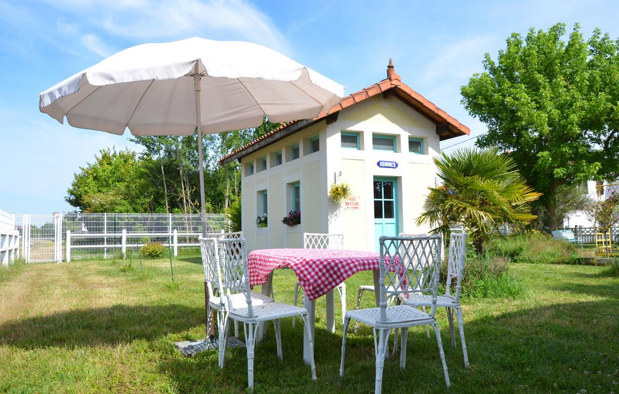 Avenue De La Gare Bed and Breakfast Riscle Buitenkant foto