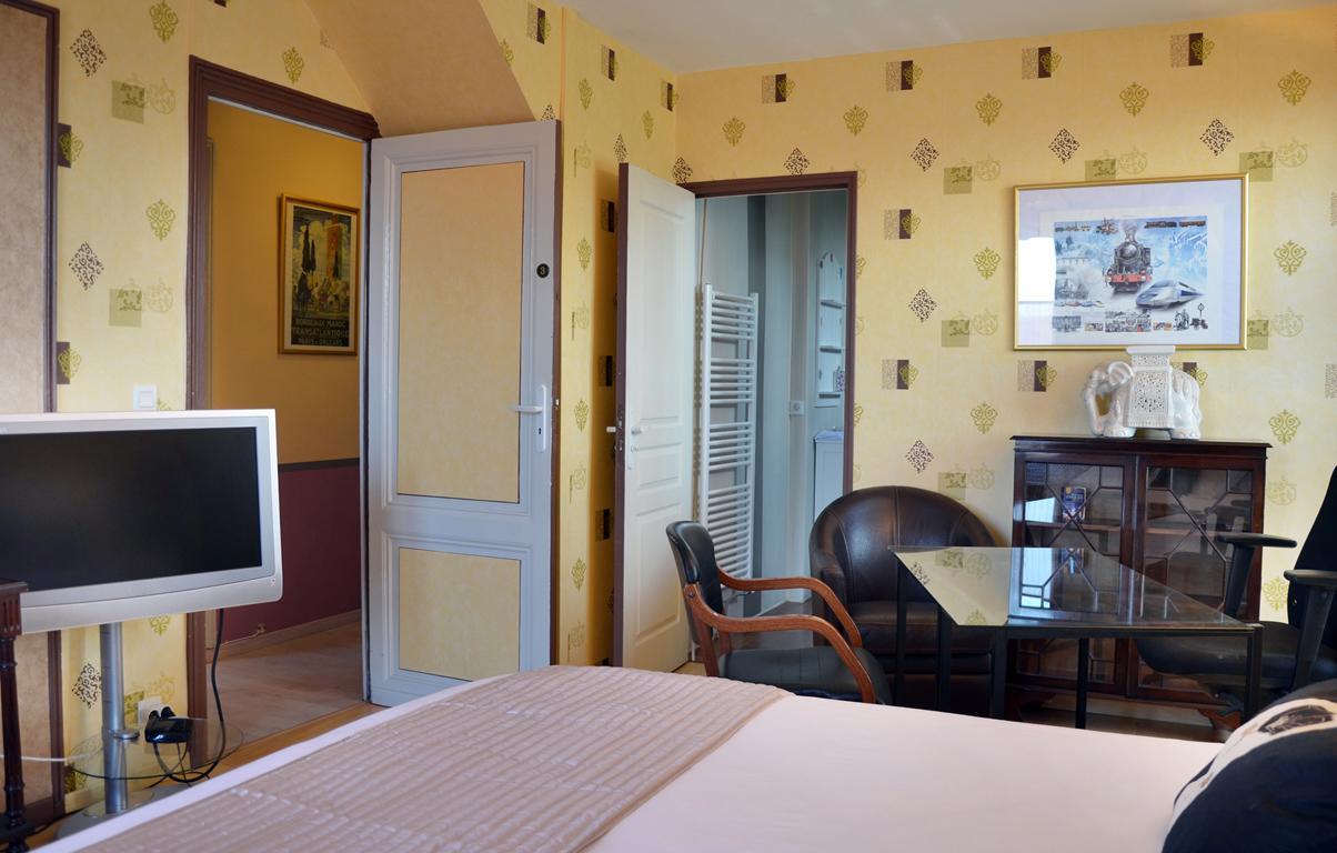 Avenue De La Gare Bed and Breakfast Riscle Buitenkant foto